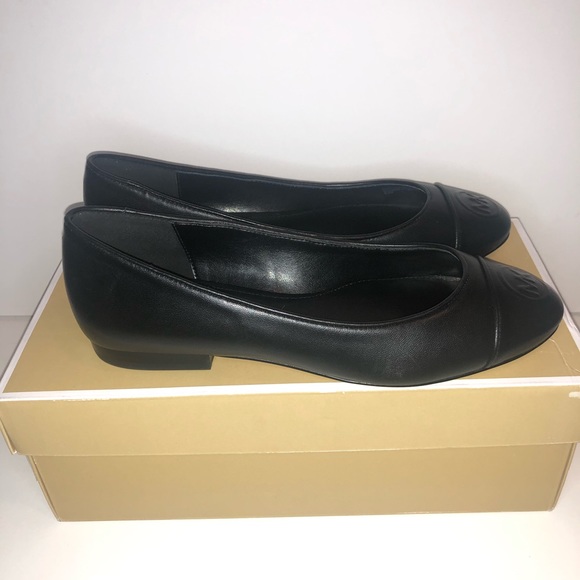 New in Box Black Michael Kors Flats - Picture 3 of 6